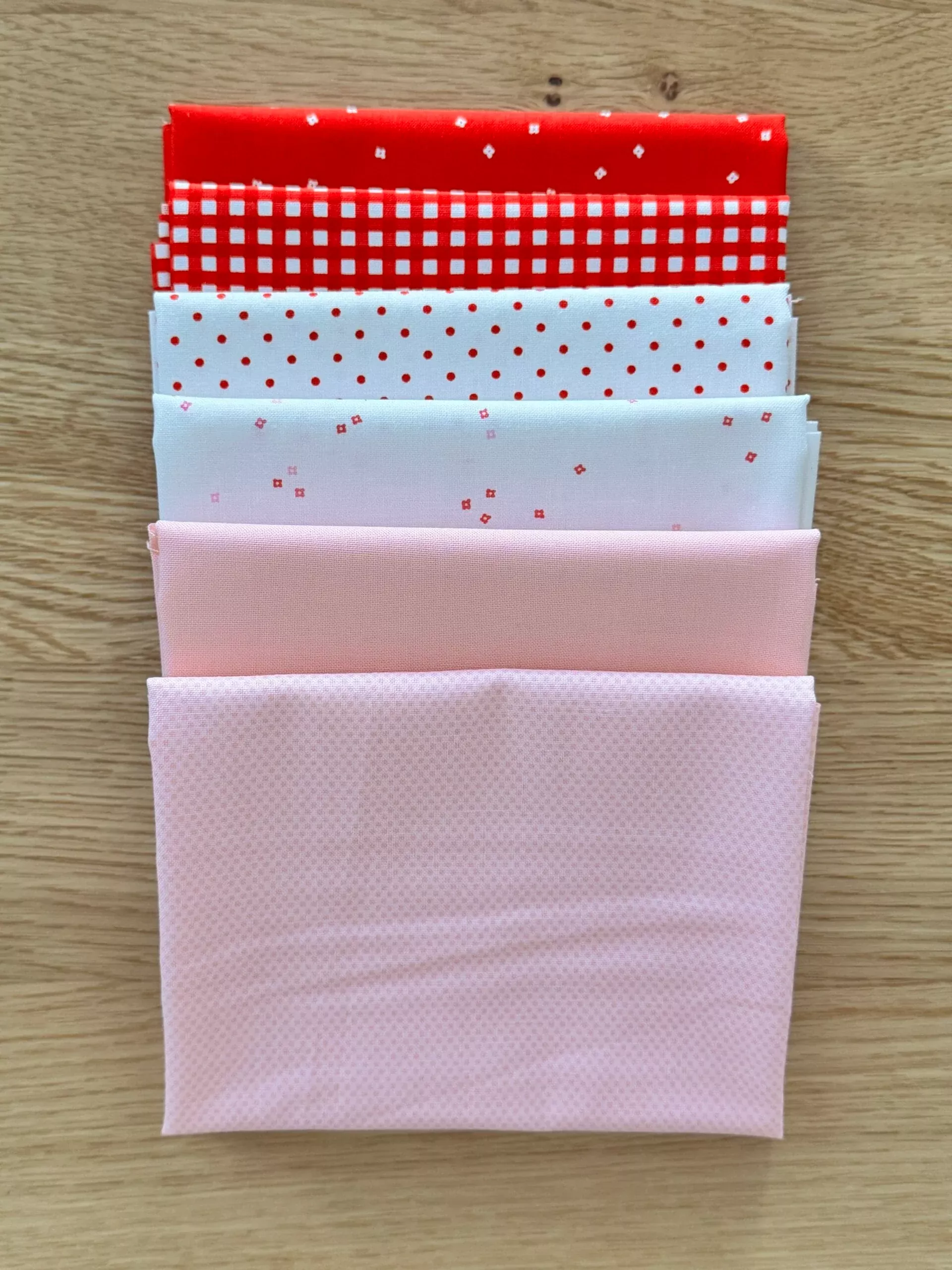 Hugs Seasonal Basics Petite FQB - 6 pc.